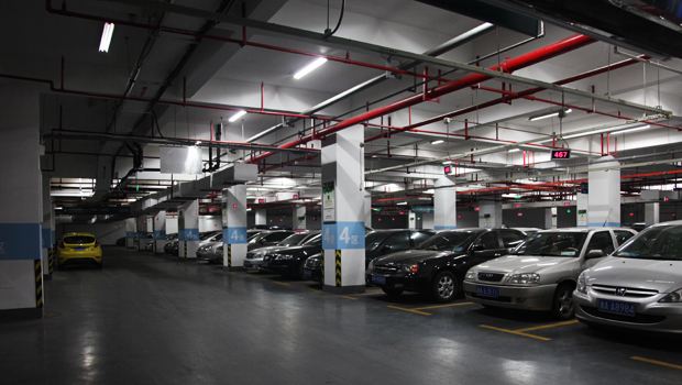 城市小區(qū)地下停車場(chǎng)的收費(fèi)權(quán) 物業(yè)公司能否隨意定價(jià)？