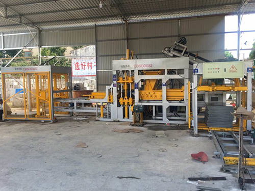 安寧半自動免燒磚機生產廠家服務為先，昆明空港經濟區(qū)創(chuàng)茂塑料制品廠柜臺